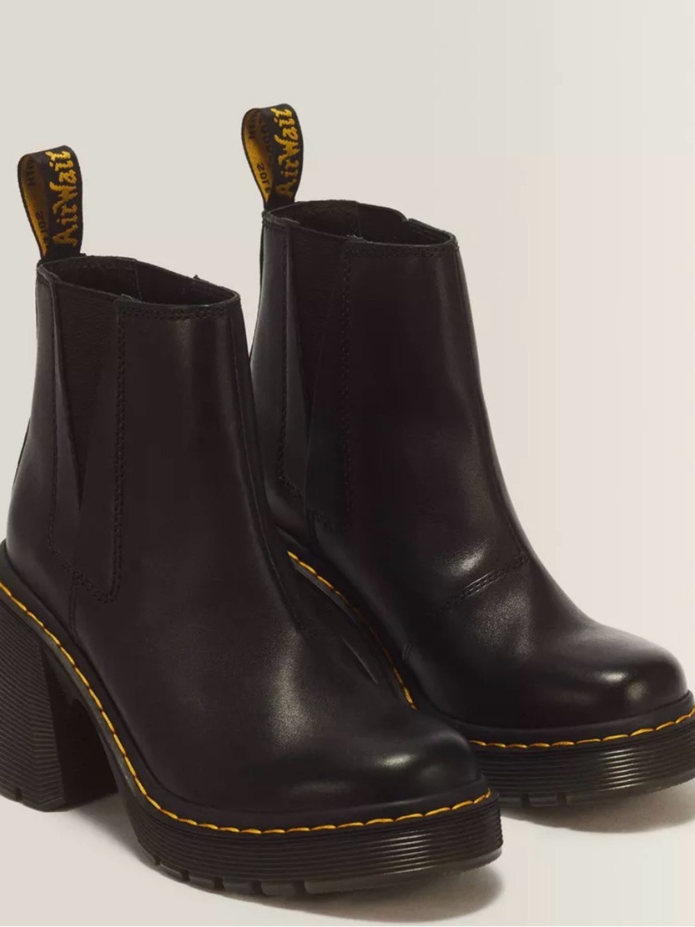 Doc Martens - Heeled Chelsea Boot